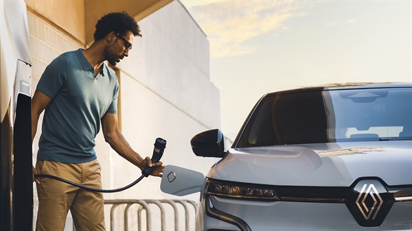 Système multimédia openR link avec Google intégré - My Renault - bornes de recharge