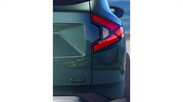 Renault Duster - badge E-Tech caractéristique à l’arrière