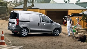 Renault DOKKER Van - Design extérieur - 3/4 arrière sur un chantier