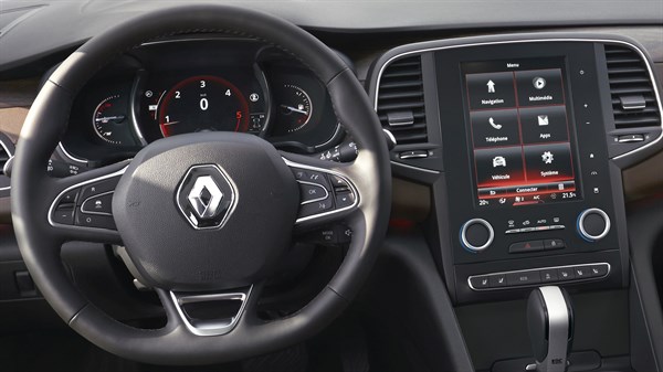 Renault TALISMAN - Vue du volant et du sytème R-LINK 2